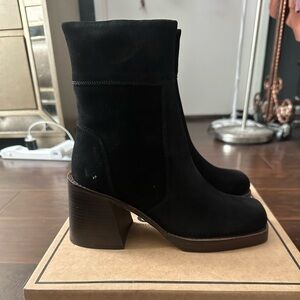 UK 🇬🇧 5 US size 7 Black Suede ASOS Design Region suede mid heel boots 👢 in black